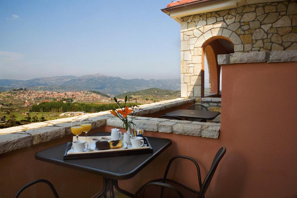 Vytina Mountain View Hotel Bagian luar foto